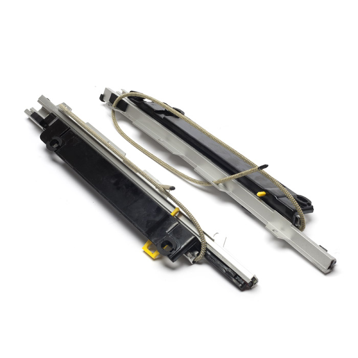 Guide Assy Sunroof Discovery II Pair EGM100192 RNQ242 Rovers North