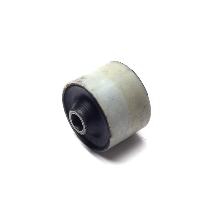 Bushing Radius Arm To Rear Axle Discovery II PLD804 Rovers North