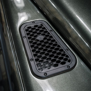 Finisher Pair Wing Top Open Grille Vent - Aluminum Black For Defender